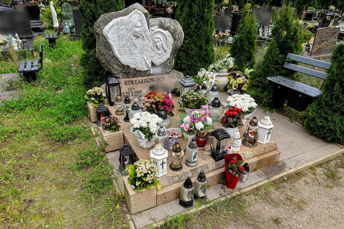 Mama 13-letniej Izy spoczęła obok swojej córki. Nigdy nie doczekała zatrzymania jej zabójcy