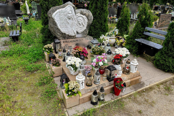 Mama 13-letniej Izy spoczęła obok swojej córki. Nigdy nie doczekała zatrzymania jej zabójcy