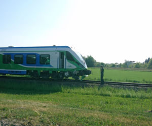 Rzeszów: Nissan wjechał pod szynobus