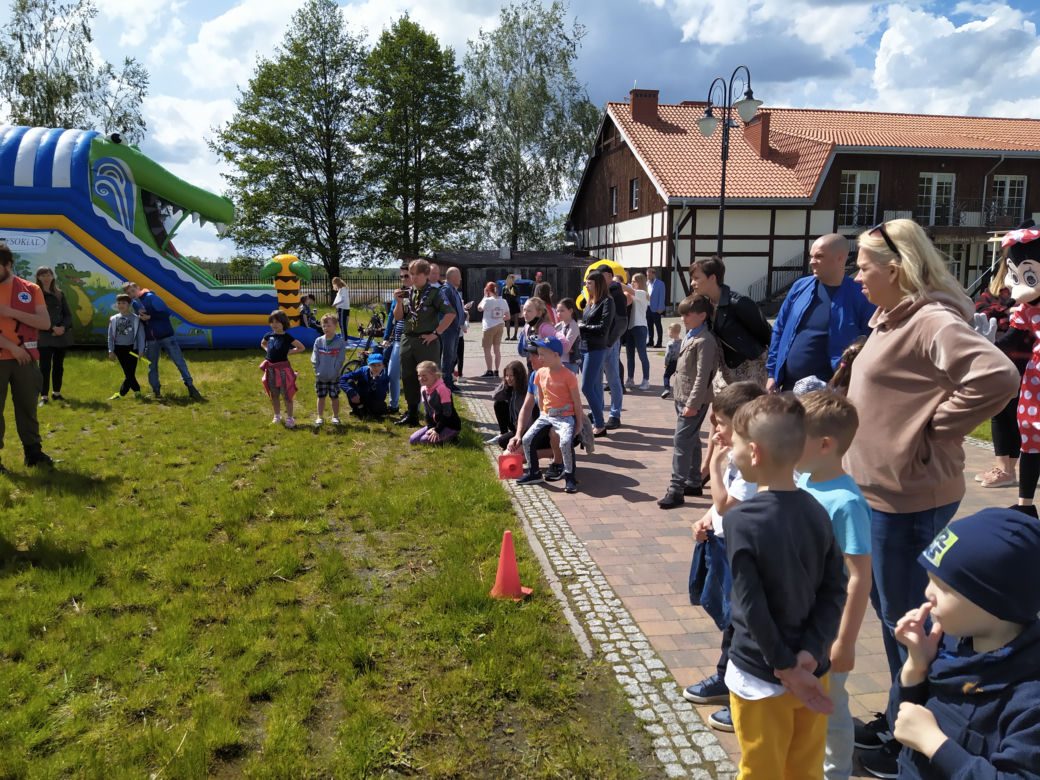 Zajęcia dla dzieci z udzielania pierwszej pomocy w ramach kampanii społecznej "Akcja i Edukacja. Widzę, więc reaguję" - 23.05.2021 nad zalewem w Siedlcach