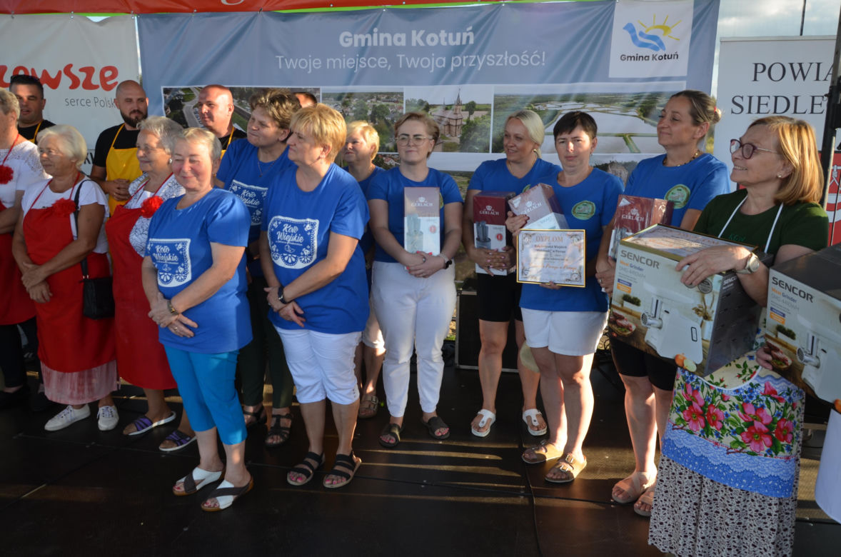W konkursie na najlepsze pierogi w powiecie Siedleckim w 2025 roku zwyciężył męski zespół KGW „Sami Swoi” z Kotunia! 