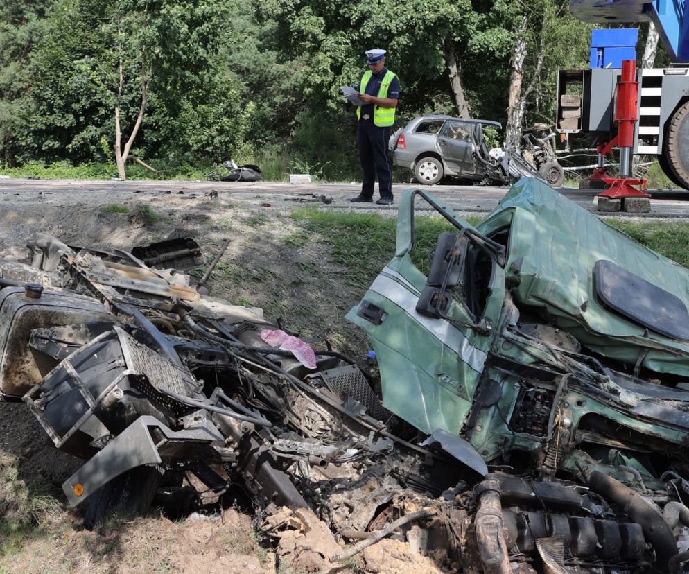 Wypadek w Grębiszewie. Tak wyglądają zmasakrowane pojazdy