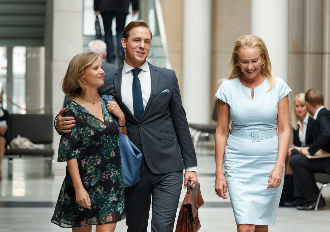 O mnie się nie martw 3 sezon odc. 8. Iga (Joanna Kulig), Marcin (Stefan Pawłowski), Renata Kaszuba (Katarzyna Gniewkowska)
