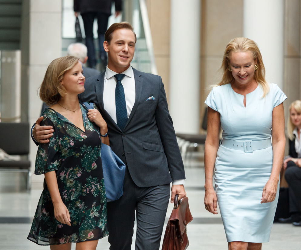 O mnie się nie martw 3 sezon odc. 8. Iga (Joanna Kulig), Marcin (Stefan Pawłowski), Renata Kaszuba (Katarzyna Gniewkowska)