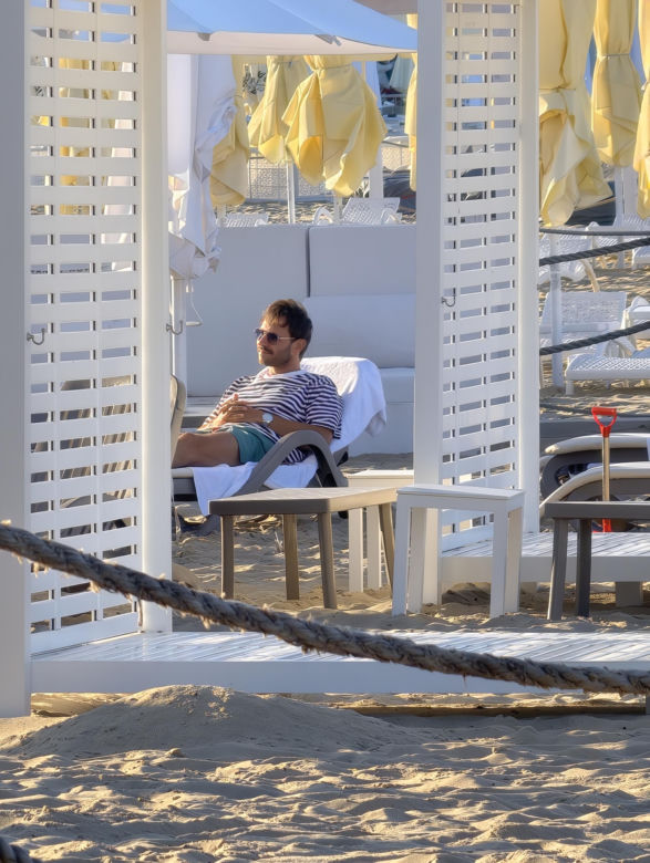 Mateusz Banasiuk na plaży w Sopocie. Tak wyglądał, gdy zrzucił koszulkę!