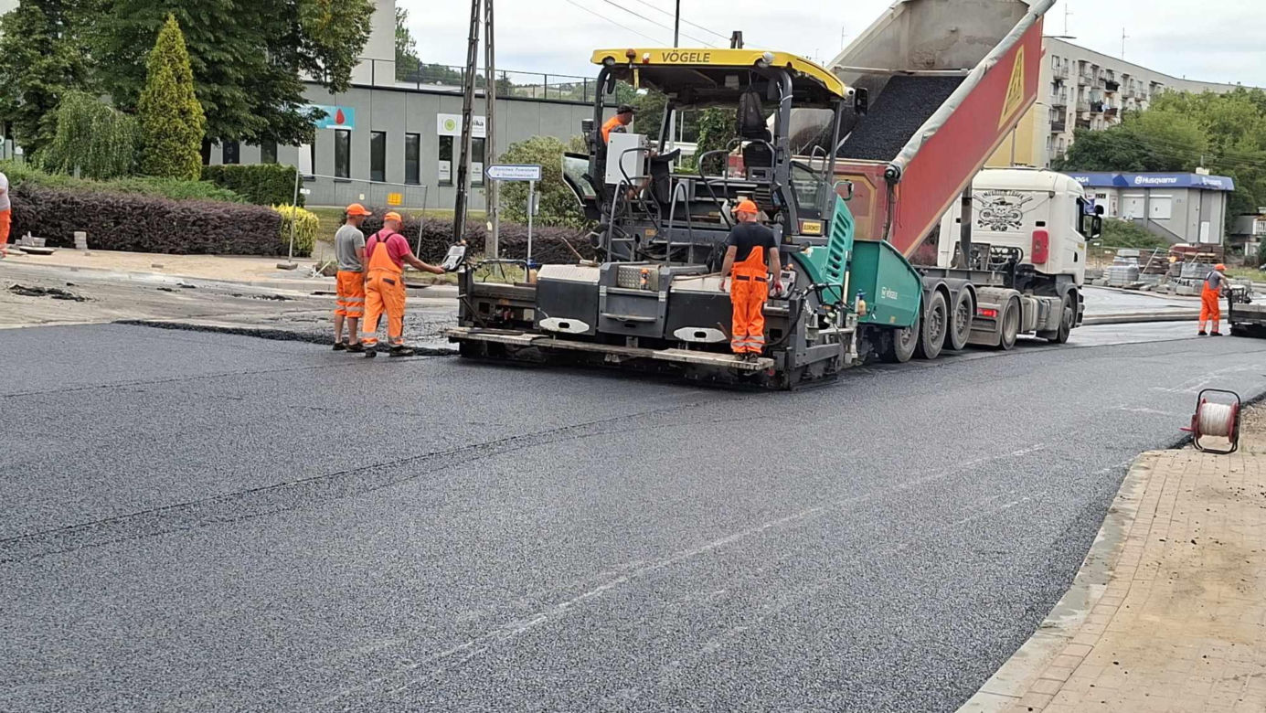 Drogowe remonty w Starachowicach. Fragment ulicy Piłsudskiego otwarty dla kierowców