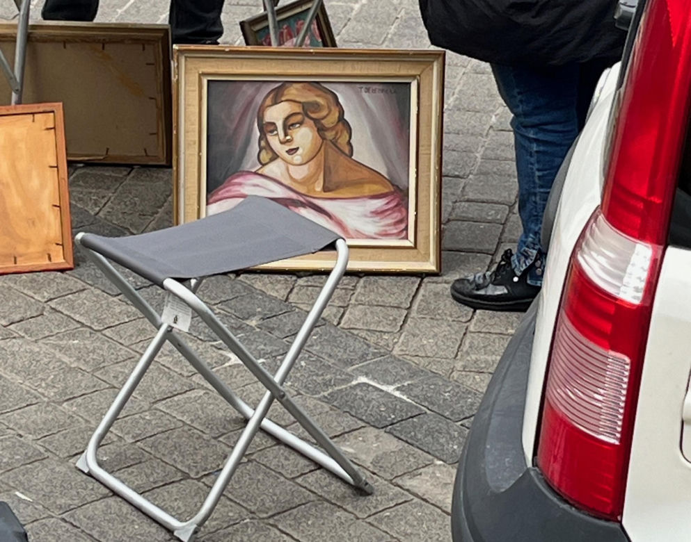 Oglądają, a nie kupują. "Z tym jest coraz gorzej". Handlarz z giełdy staroci mówi jak jest