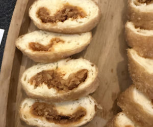 Pączek z paprykarzem kamieńskim