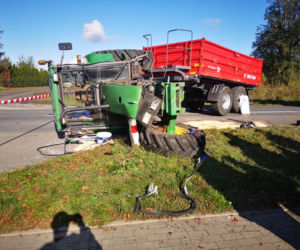 Koszmarne zderzenie osobówki z traktorem pod Bydgoszczą