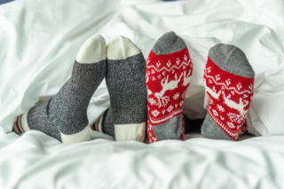 „Skarpetki to klucz do snu”. Eksperci ujawniają zaskakujący sposób na bezsenność