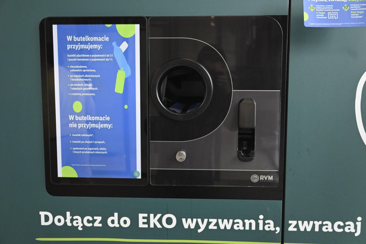 Tak Polacy zarabiają na butelkach i puszkach! Prawie 1000 zł za jednym zamachem