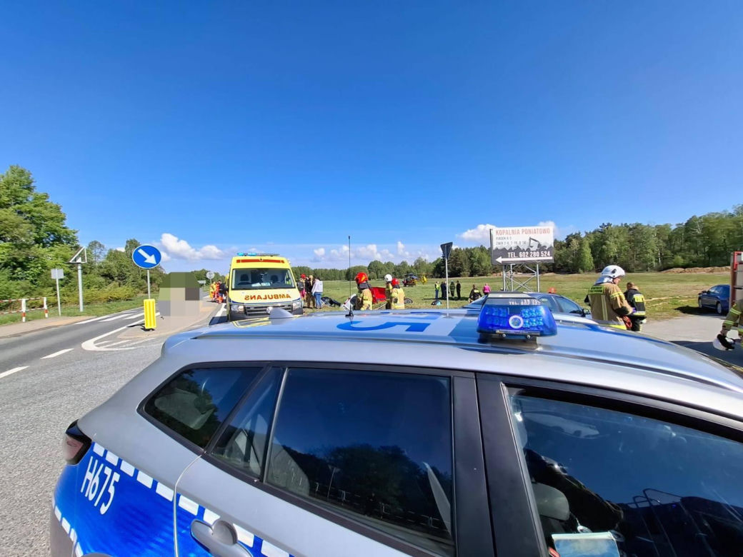 Tragedia na Mazowszu. 95-latek zginął w wypadku. Cztery osoby ranne, w tym dwie nastolatki
