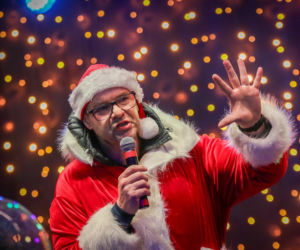 Manufaktura Świętego Mikołaja z Tomaszem Karolakiem w roli Świętego Mikołaja