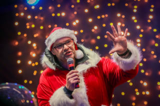 Manufaktura Świętego Mikołaja z Tomaszem Karolakiem w roli Świętego Mikołaja