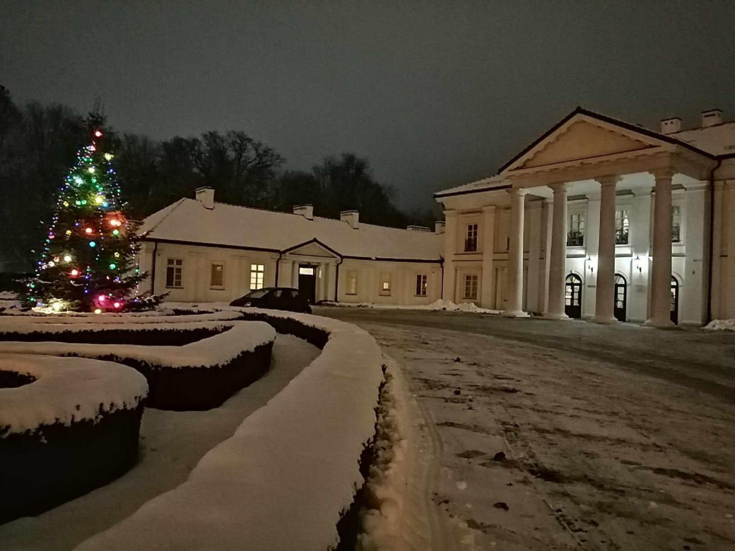 W siedleckim parku miejskim można spotkać m.in. podświetloną postać Księżnej Aleksandry Ogińskiej