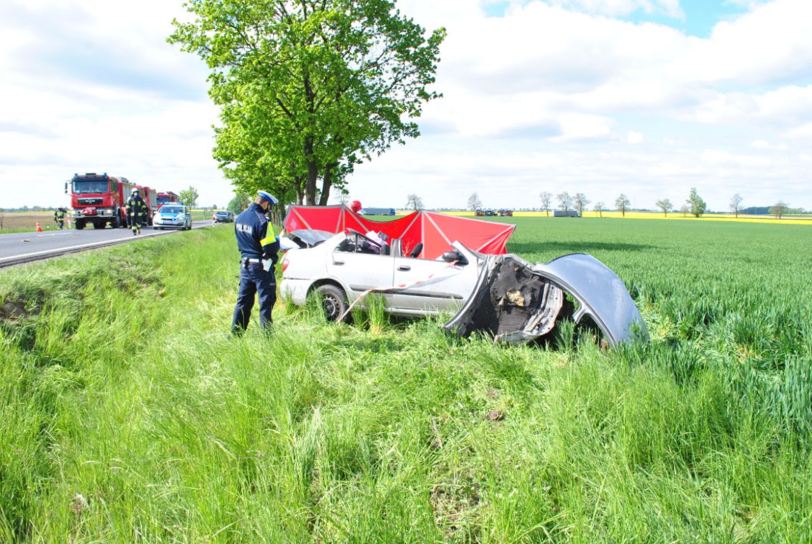 23-latek zginął po uderzeniu w śmieciarkę