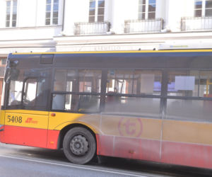 Wożą pasażerów brudasami