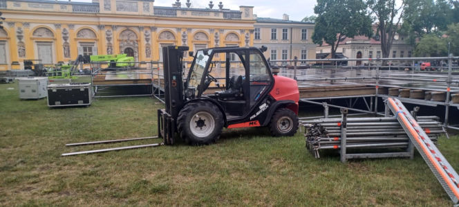 Gigantyczna impreza w Wilanowie. Konserwator zabytków przyznaje: to nie jest plan, na który wydał zgodę!