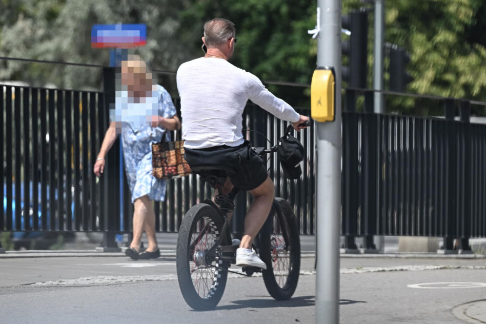 Cezary Pazura naprawia kręgosłup na rowerze