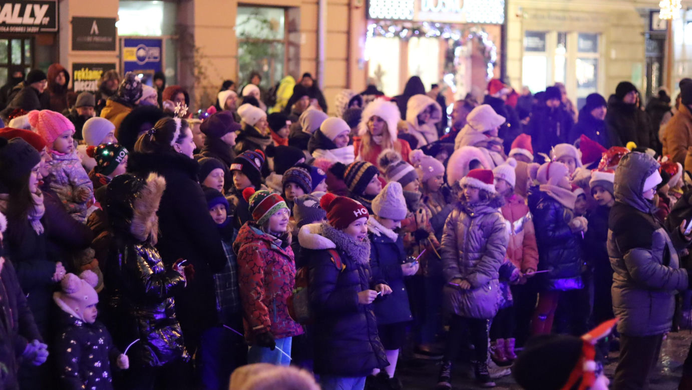 Lublin rozbłysnął milionem światełek! Iluminacje w mieście już działają [GALERIA]
