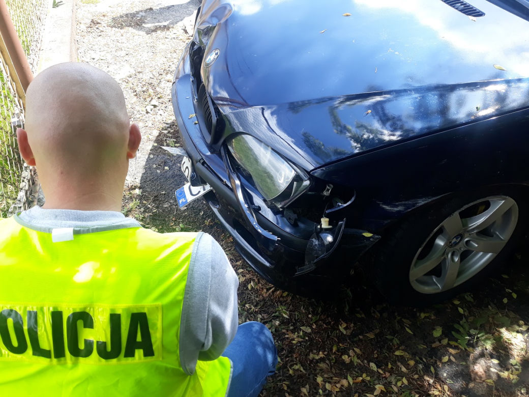 Kompletnie pijany kierowca BMW wjechał w grupę osób na stacji paliw w gminie Rypin