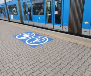 Nowe znaki dla niepełnosprawnych na przystanakach