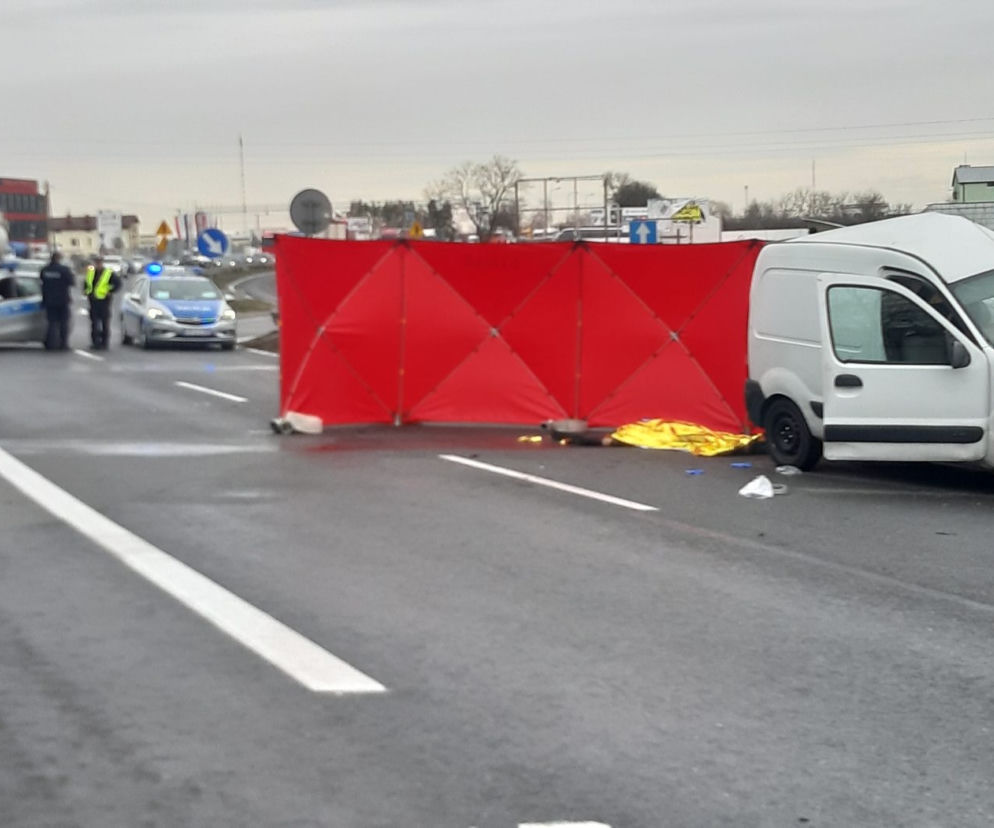 Tragiczny wypadek na S7: TIR zmiótł osobówkę z drogi