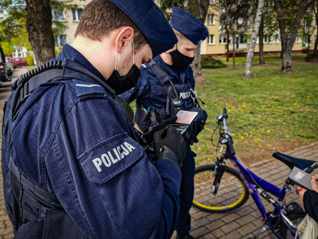 Policjanci kontrolują rowery w Białymstoku