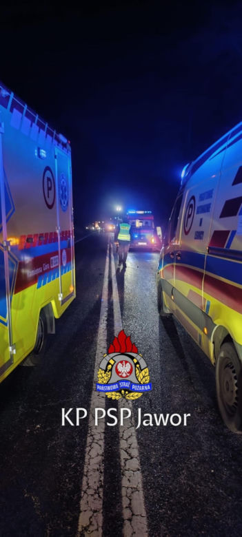 Dramat na trasie Wrocław - Jelenia Góra. Jedna osoba zginęła, cztery trafiły do szpitala
