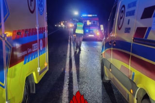 Dramat na trasie Wrocław - Jelenia Góra. Jedna osoba zginęła, cztery trafiły do szpitala