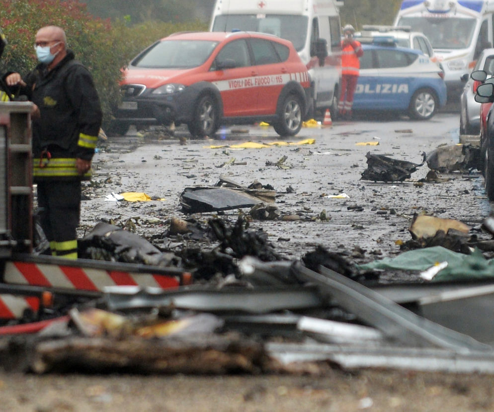 Samolot wleciał w budynek na przedmieściach Mediolanu