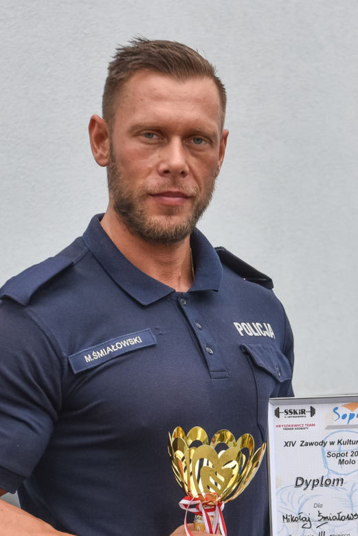 Policjant z Inowrocławia to prawdziwy terminator. Łączy pracę z kulturystyką