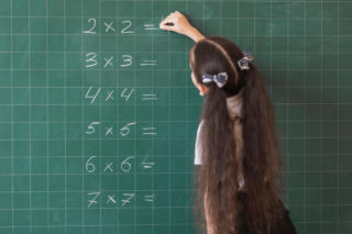 Szybka powtórka z podstawówki. Obliczysz x w równaniu: (8+4)×2−12:6×x=20?