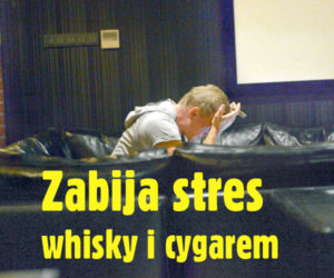 Cezary Pazura zabija stres whisky i cygarem