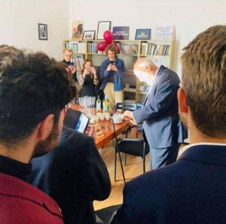 Korwin świętował urodziny z partią