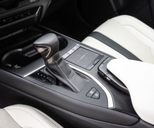 Range Rover Evoque D240 HSE vs Lexus UX 250h 