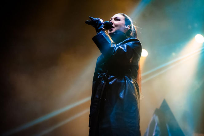 Misternie zaplanowane wizualne widowisko – Epica, Amaranthe i Charlotte Wessels zagrali w Warszawie [RELACJA]