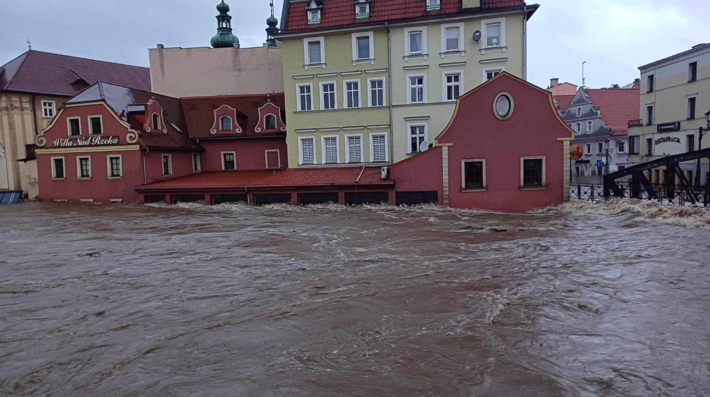 To miasteczko przetrwało Wielką Wodę. Oto co ma do zaoferowania