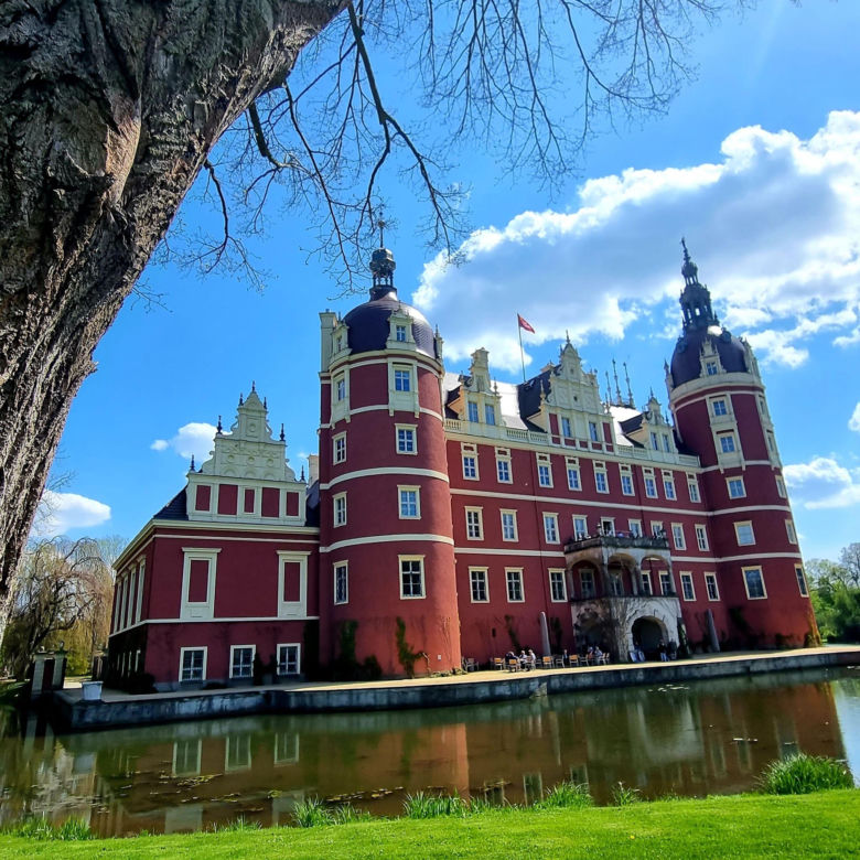 Przepiękne miejsce z odznaczeniem UNESCO blisko granicy polsko-niemieckiej. Zobaczcie jak wygląda Park w Mużakowie