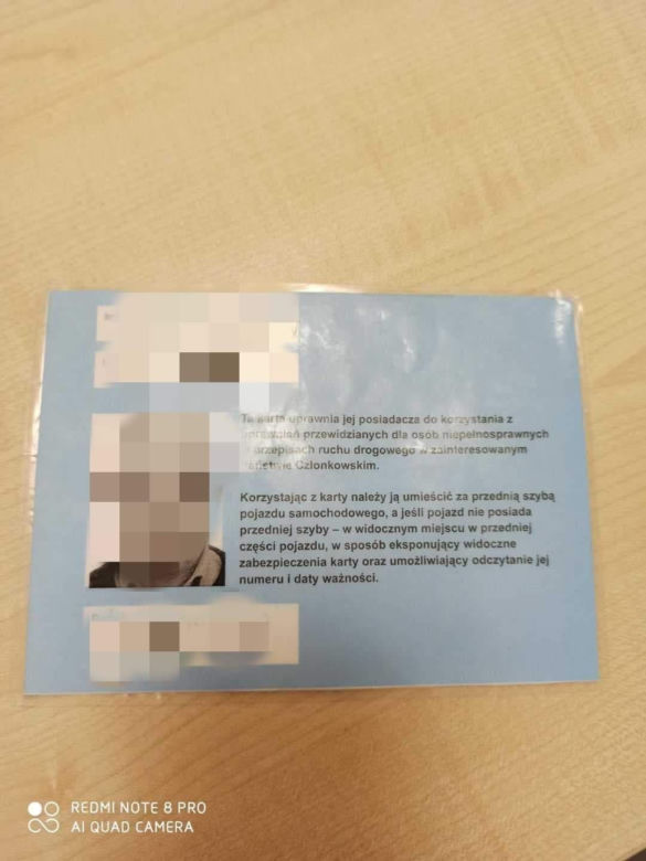 Kobieta parkowała swoje volvo na miejscu dla niepełnosprawnych  