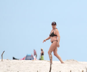 Boska Szapołowska, aktorka na plaży