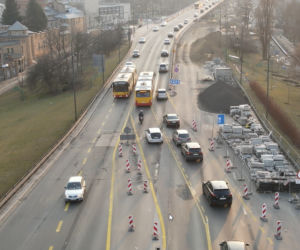 Remont trasy Łazienkowskiej. Tak kierowcy łamią przepisy