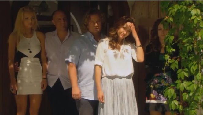 Ranczo 8 sezon odc. 103. Lucy (Ilona Ostrowska), Kusy (Paweł Królikowski), Monika (Emilia Komarnicka), Kinga (Agnieszka Pawełkiewicz)