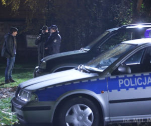 M jak miłość odc. 1200. Franek (Piotr Nerlewski), policjant Staszek (Sławomir Holland)