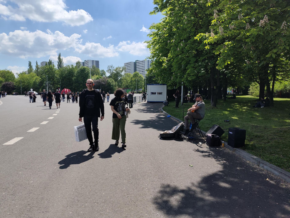 Długie kolejki i tłum fanów przed koncertem Metaliki