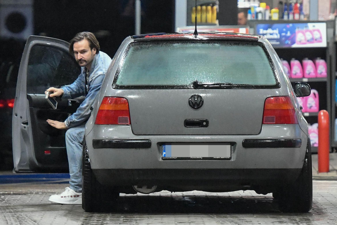Piotr Stramowski jeździ starym Golfem