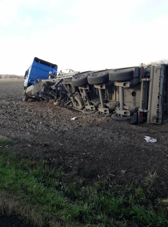 Tir w POLU, bus ZŁAMANY na pół. Wypadek na dk 74, cudem bez poważnych obrażeń! 