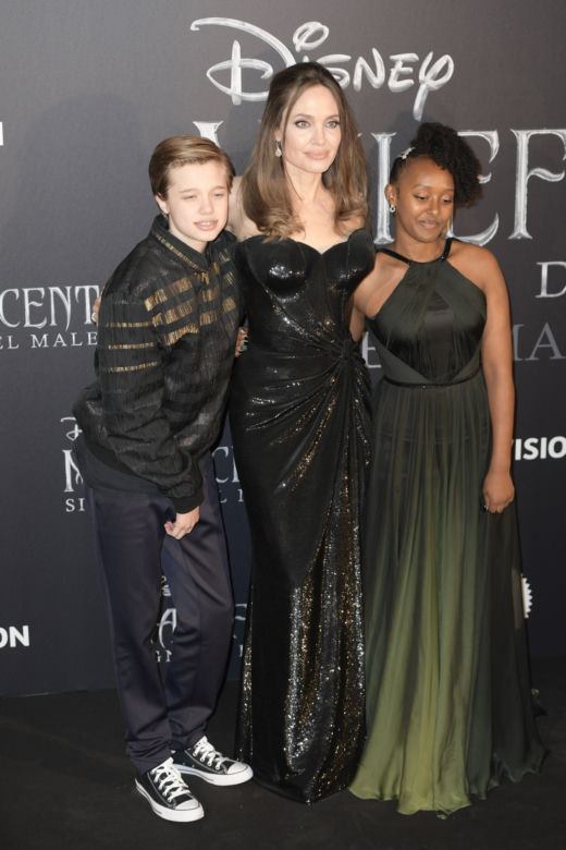 Angelina Jolie, Shiloh i Zahara na premierze filmu Czarownica 2