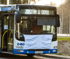 Autobusy w Gdyni, zachęcają do noszenia maseczek