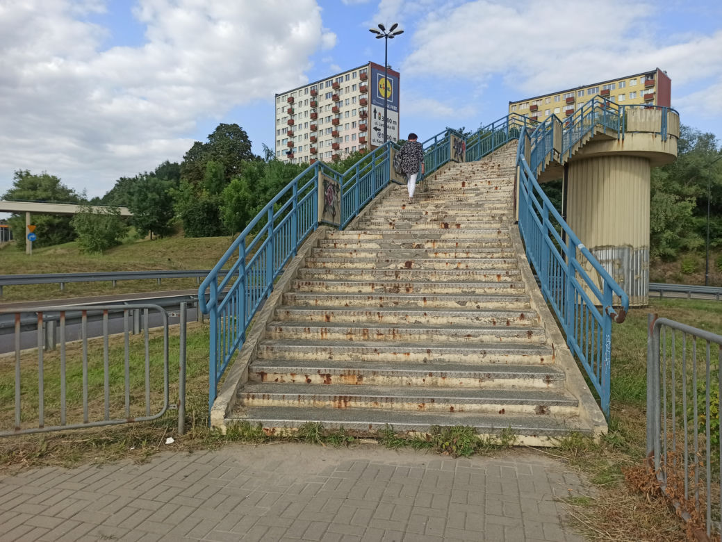 Rowerzyści z nowej ścieżki trafią... na schody